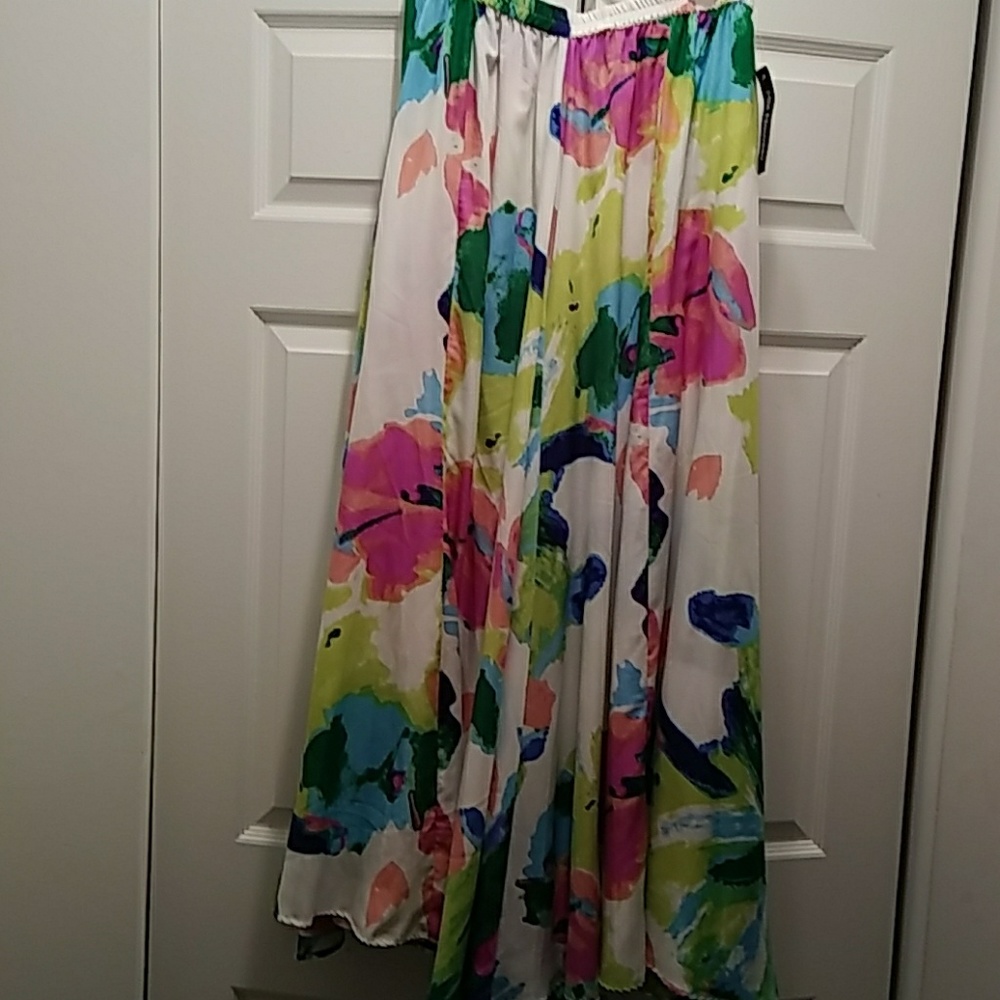 Pretty spring floral skirt. Sze L